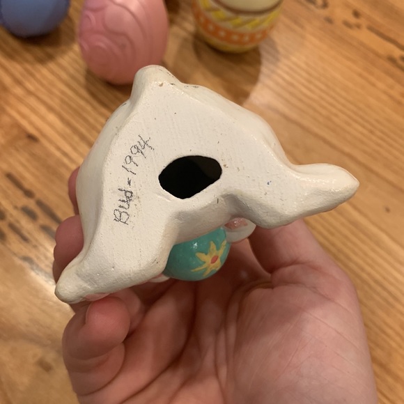 Kitsch vintage hand, painted ceramic Easter basket - Picture 5 of 8